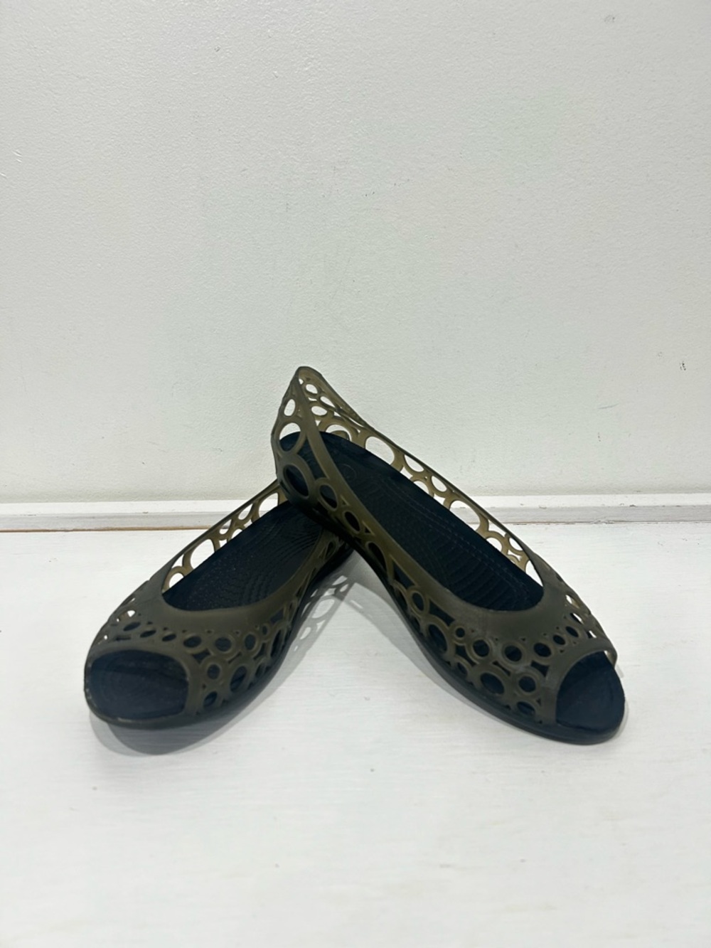 CROCS Adrina Open-Toe Ballet Flats Women’s Size 7 Green  Jelly Slip-On Comfort